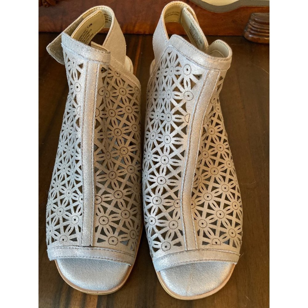 𝅺nwot Earth  perforated leather heeled sandal-Murano Mist